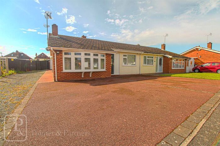 2 Bedroom Bungalow To Rent In Mayfield Close, Colchester, Essex, CO4