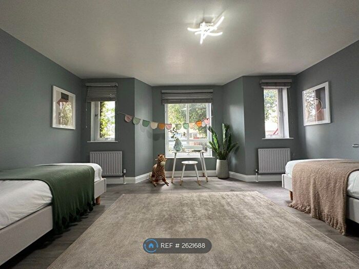 2 Bedroom Flat To Rent In Stafford Close, London, E17