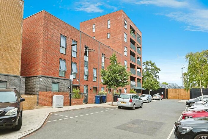 2 Bedroom Flat To Rent In Tewkesbury Road, West Ealing, W13