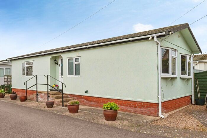 2 Bedroom Park Home For Sale In Bridge Road, Potter Heigham, Great Yarmouth, NR29