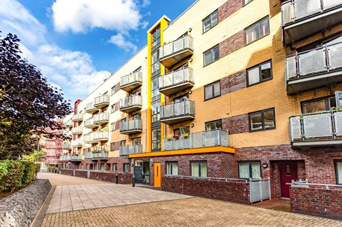 2 Bedroom Apartment For Sale In Murray Grove, London, N1