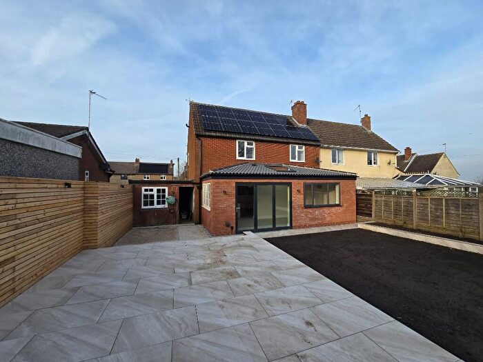 3 Bedroom Semi-Detached House To Rent In Halstead Rise, LE7
