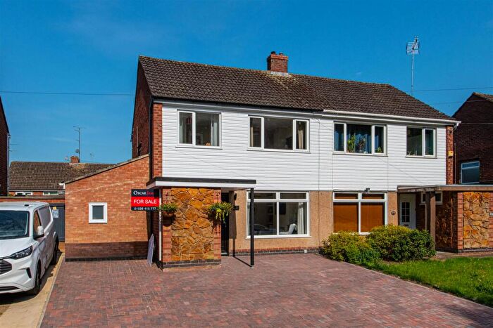 4 Bedroom Semi Detached House For Sale In Cheyne Walk, Kettering, NN15