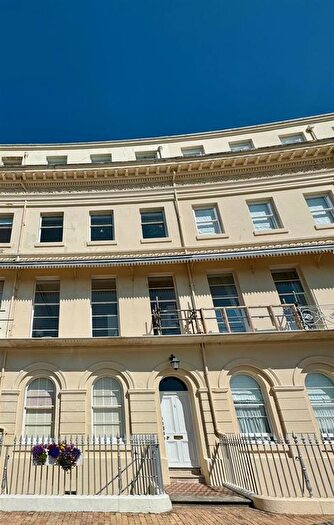 2 Bedroom Flat To Rent In Hesketh Crescent, Torquay, TQ1