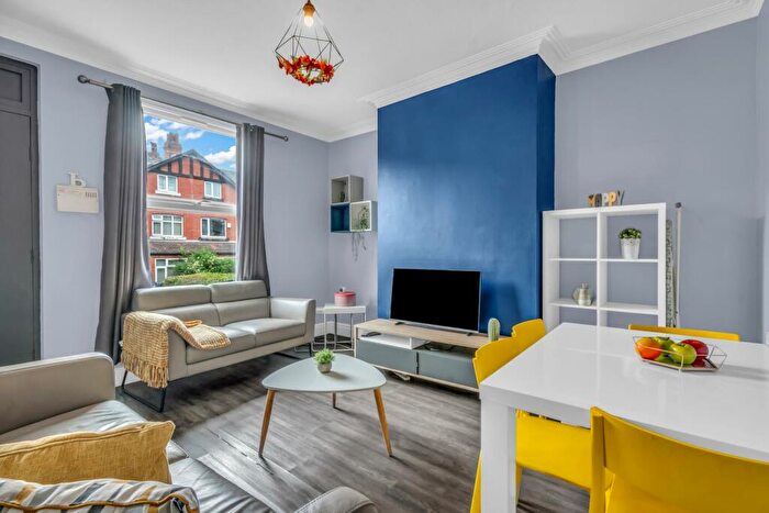 4 Bedroom House To Rent In Hessle Walk, Leeds, LS6