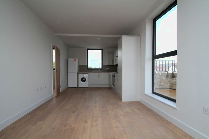 1 Bedroom Flat To Rent In Chingford Road, London, E17