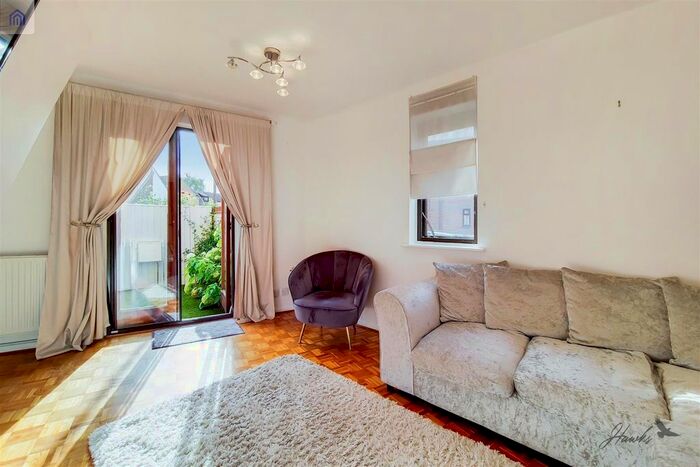 1 Bedroom Terraced House For Sale In Reveley Square, London, SE16