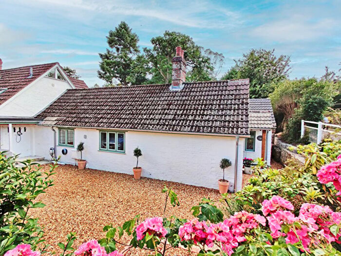 3 Bedroom Cottage For Sale In Lester Square, Burley, Ringwood, BH24