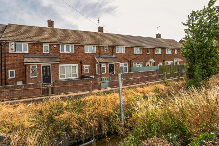 2 Bedroom Terraced House For Sale In Streamside Walk, Aylesbury, Buckinghamshire, HP21