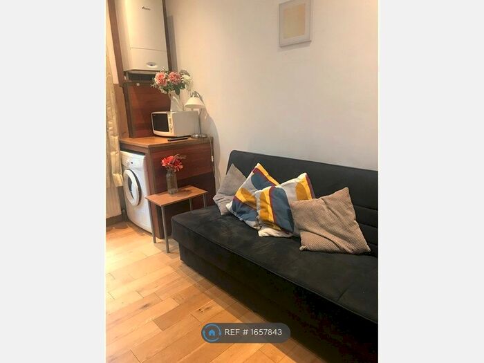 1 Bedroom Flat To Rent In Limeharbour, London, SW5