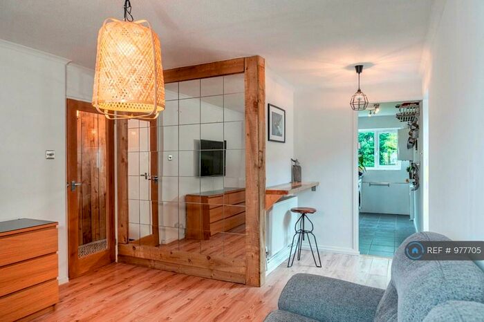 1 Bedroom Maisonette To Rent In Warbreck Drive, Reading, RG31