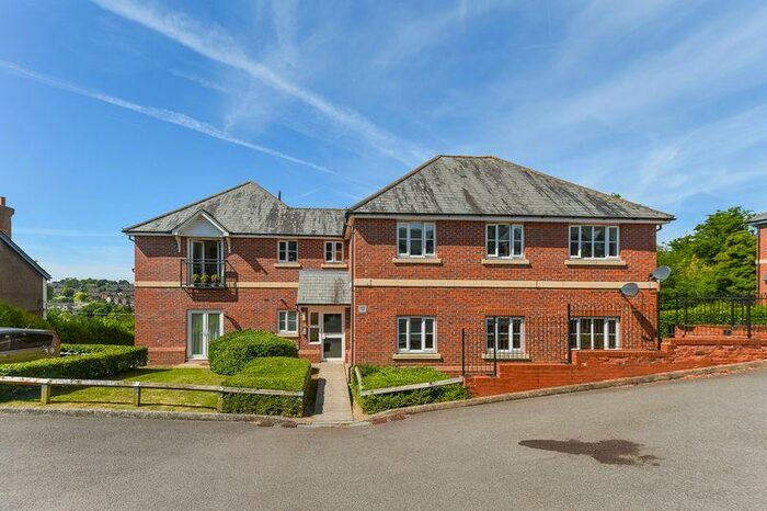 2 Bedroom Flat To Rent In Burns House, Farriers Way, Chesham, HP5