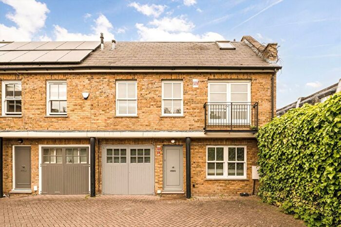 3 Bedroom Property For Sale In Short Road, Chiswick, W4