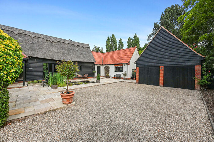 5 Bedroom Barn Conversion For Sale In Langford Road, Maldon, CM9
