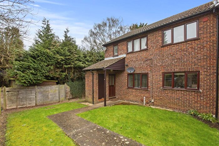 2 Bedroom Maisonette For Sale In Birinus Close, High Wycombe, HP12