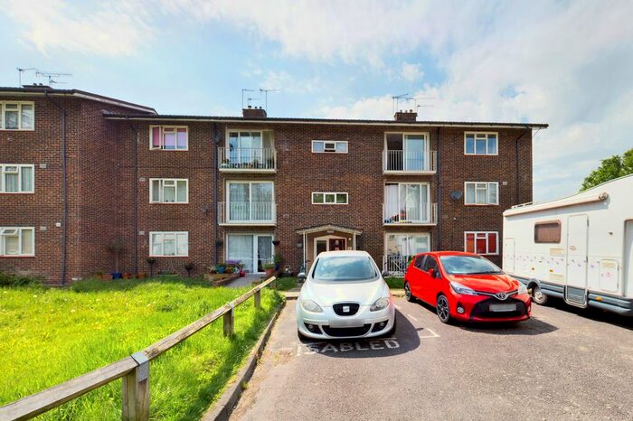 2 Bedroom Flat To Rent In Oak Way, Northgate, Crawley, West Sussex, RH10