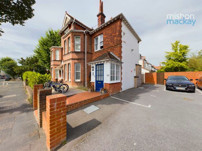 1 Bedroom Flat To Rent In Sackville Road, Hove, BN3