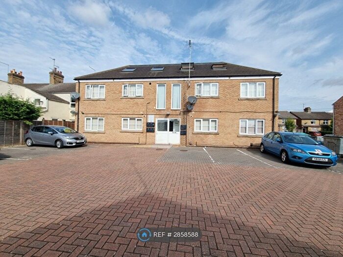 2 Bedroom Flat To Rent In High Street, Peterborough, PE2