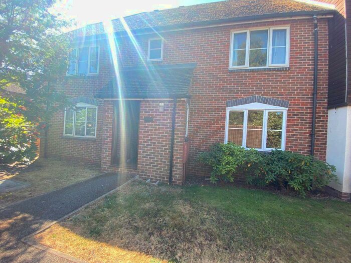 1 Bedroom Flat To Rent In St Thomas Court Thatcham, RG18
