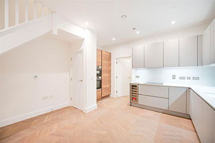 4 Bedroom Town House To Rent In Handley Drive, Kidbrooke, SE3