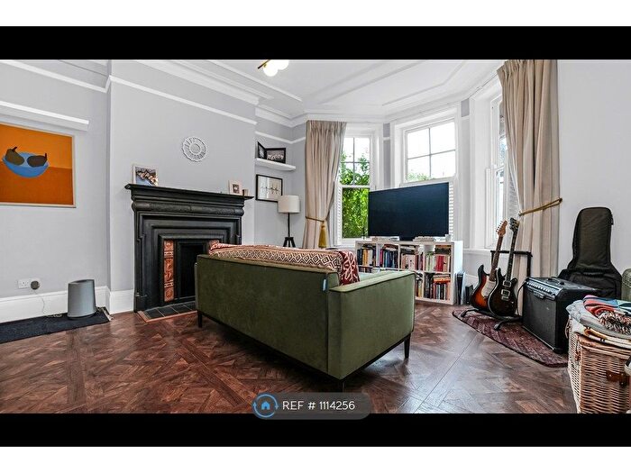 2 Bedroom Flat To Rent In Hillside Gardens, London, N6