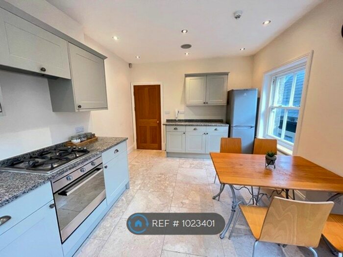 3 Bedroom Maisonette To Rent In Cheltenham Crescent, Harrogate, HG1