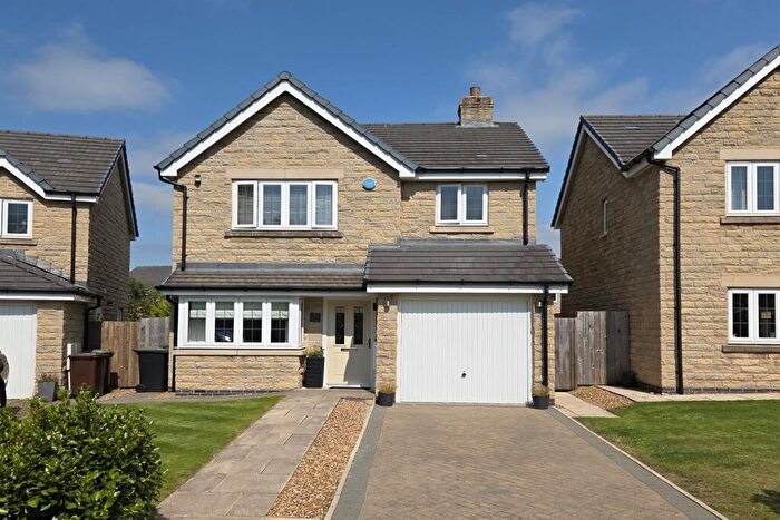 3 Bedroom Detached House For Sale In Rosebay Gardens, Chapel-En-Le-Frith, High Peak, SK23
