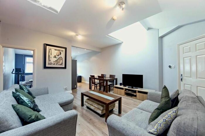 2 Bedroom Flat To Rent In Croham Road, South Croydon, CR2