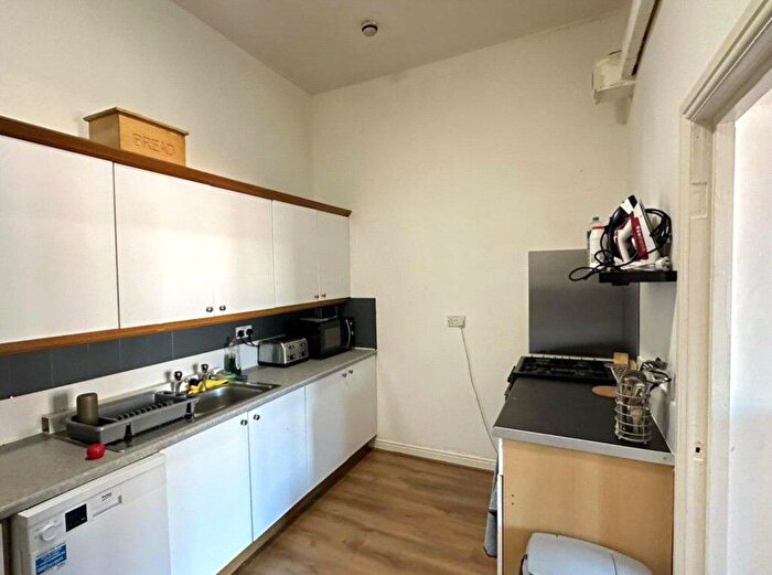 2 Bedroom Property To Rent In Heather Gardens, London, NW11