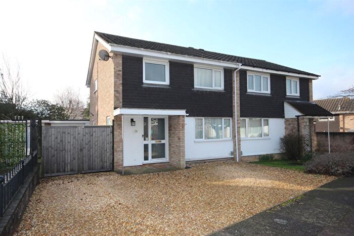 3 Bedroom Semi Detached House For Sale In Birkdale Road, Bedford, MK41