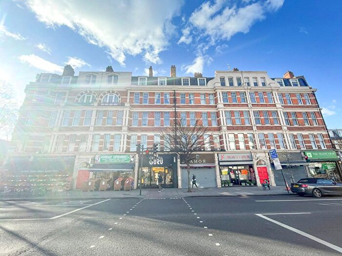 3 Bedroom Flat To Rent In Victoria Mansions, Holloway Road, London, N7