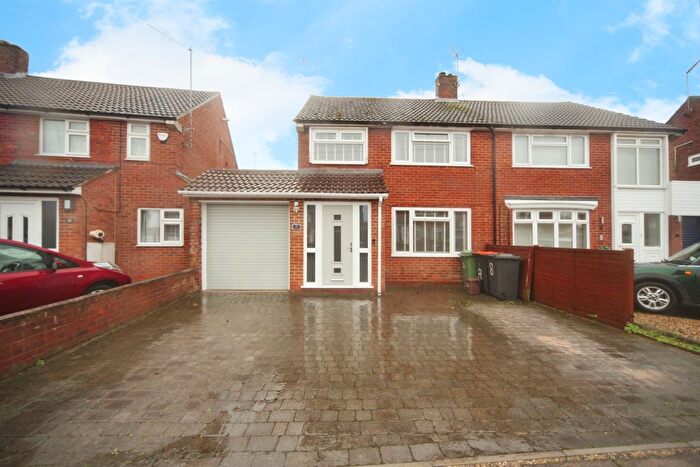 3 Bedroom Semi Detached House For Sale In Fairfield Road, Dunstable, LU5