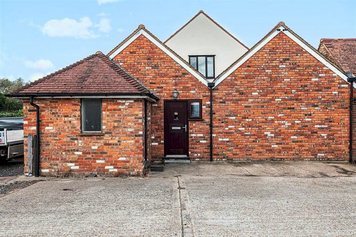 1 Bedroom Flat To Rent In Grove Heath Road, Ripley, Woking, GU23