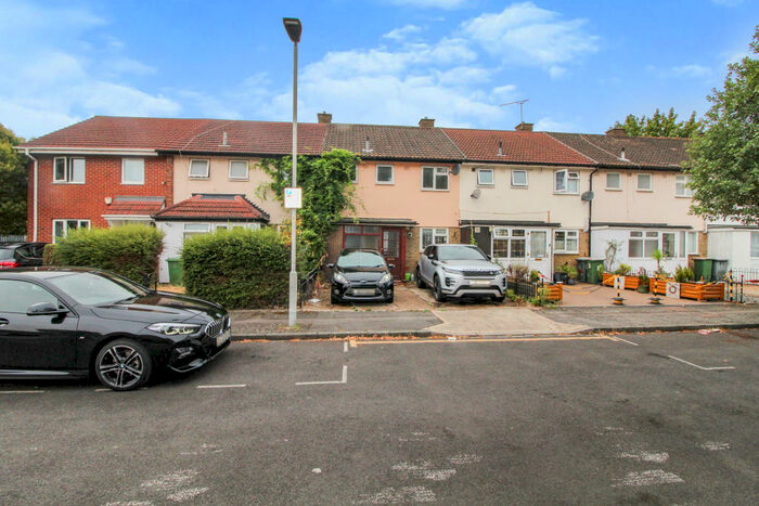 3 Bedroom Terraced House To Rent In Gurney Close, Stratford, E15