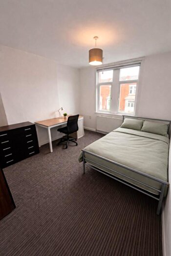 2 Bedroom Flat To Rent In Lenton Boulevard, Nottingham, NG7
