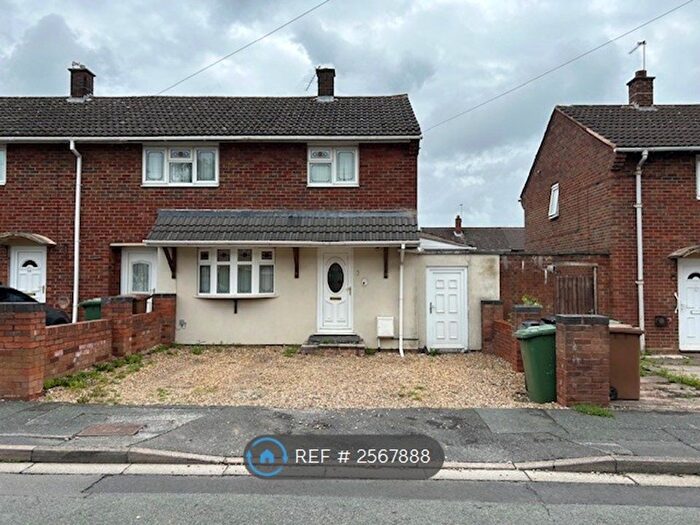 3 Bedroom Semi-Detached House To Rent In Chaucer Avenue, Willenhall, WV12
