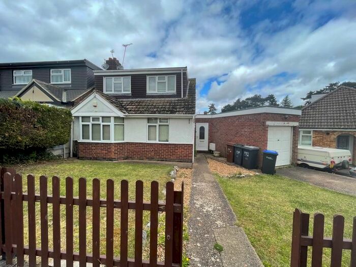 4 Bedroom Semi-Detached House To Rent In , Landsdown Drive, Westone, Northampton, NN3