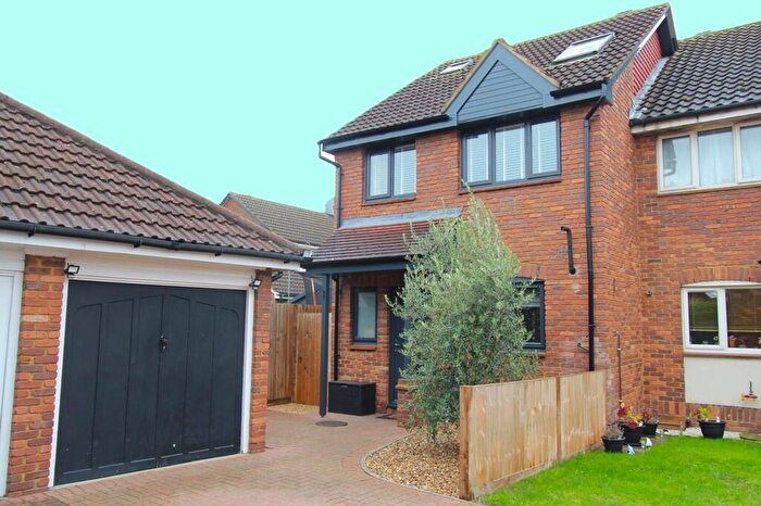 4 Bedroom Semi-Detached House For Sale In Starling Close, Sandy, SG19