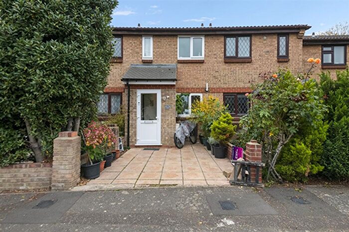 1 Bedroom Terraced House For Sale In Gade Close, Hayes, UB3