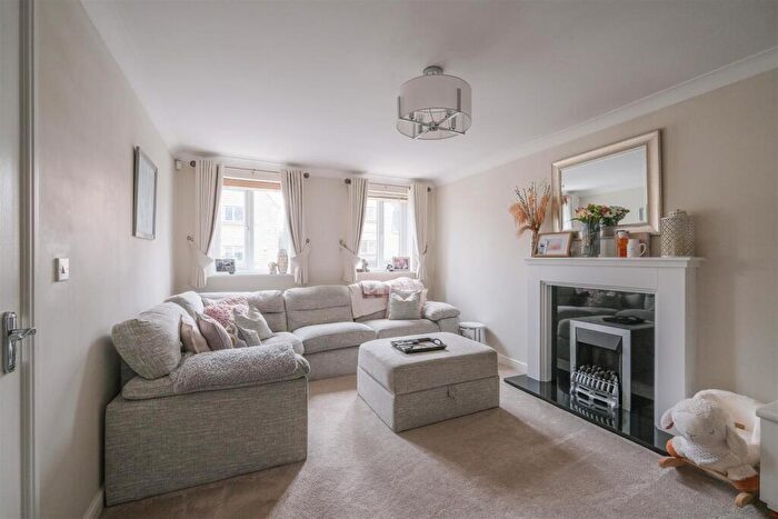3 Bedroom Semi-Detached House For Sale In Prospect Road, Longwood, Huddersfield, HD3