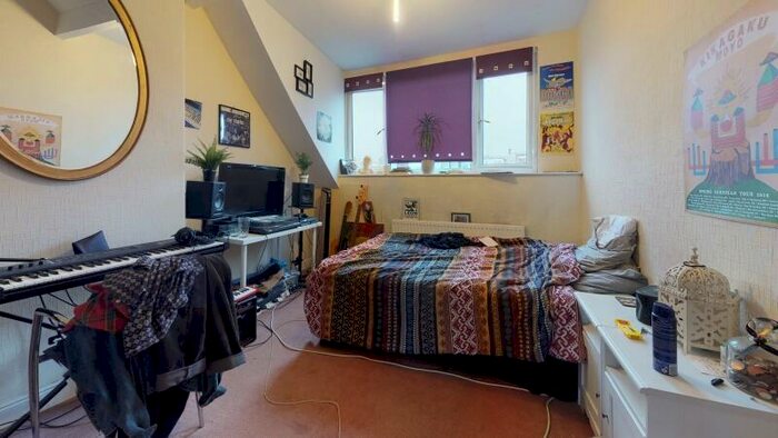 3 Bedroom End Of Terrace House To Rent In Beechwood View, Burley, Leeds, LS4