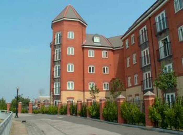 2 Bedroom Apartment To Rent In Quebec Quay, L3