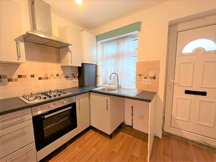 2 Bedroom Semi Detached House To Rent In Chigwell, IG7