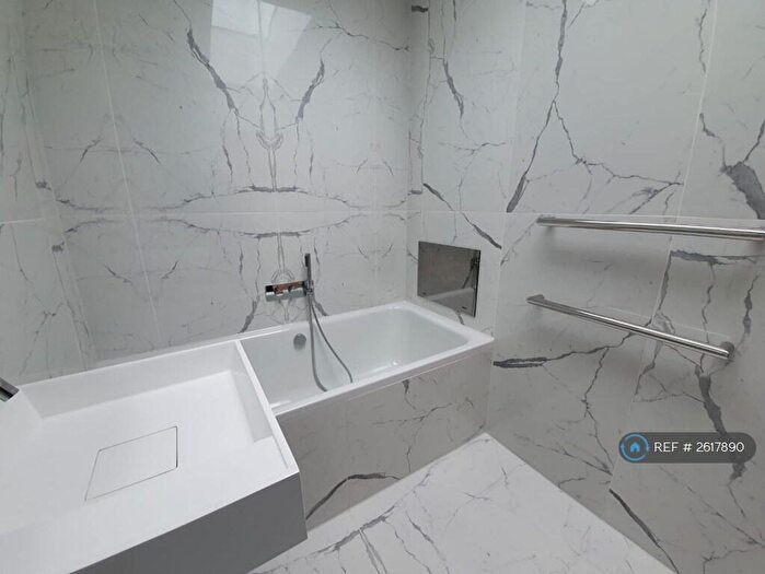 3 Bedroom Flat To Rent In Battersea Church Road, London, SW11