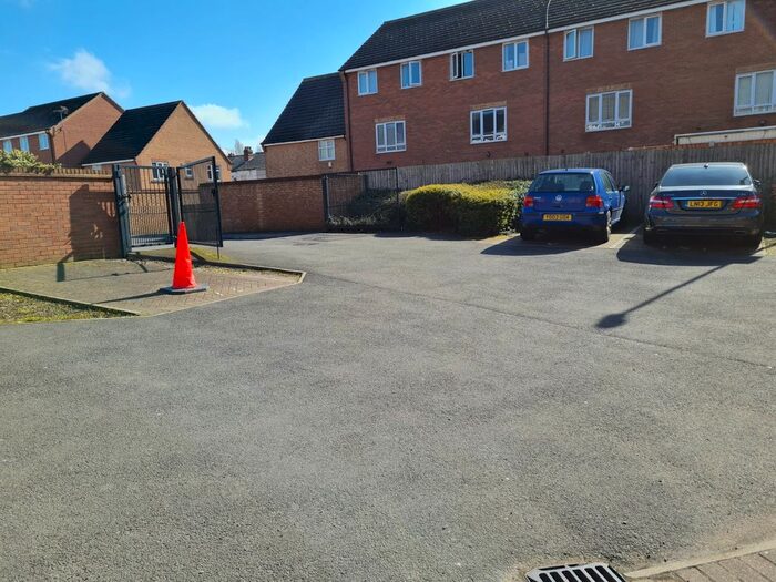 2 Bedroom Flat To Rent In Sandwell Court, Birmingham, B69