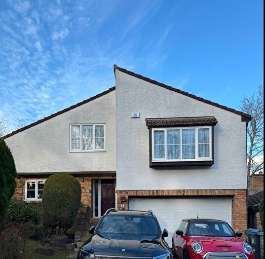 5 Bedroom Detached House For Sale In Warbank Lane, Kingston Upon Thames, KT2