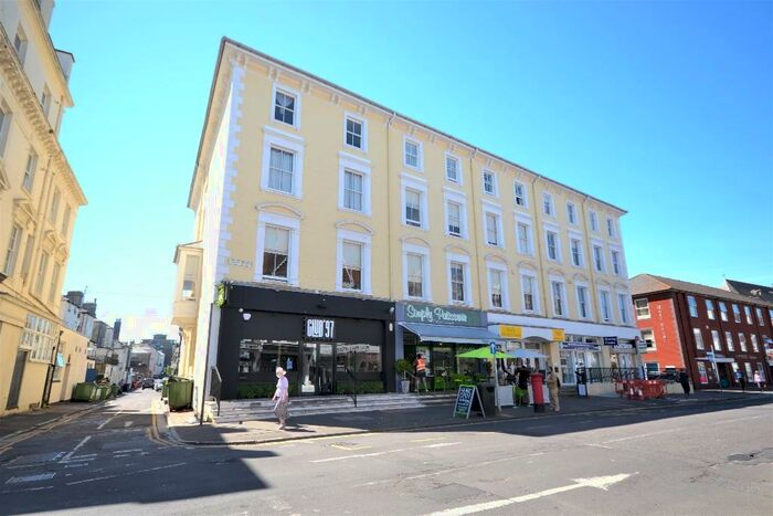 2 Bedroom Flat To Rent In South Street, Eastbourne, East Sussex, BN21