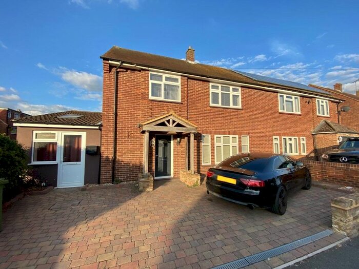 4 Bedroom Property To Rent In Petworth Gardens, Hillingdon, Middlesex, UB10