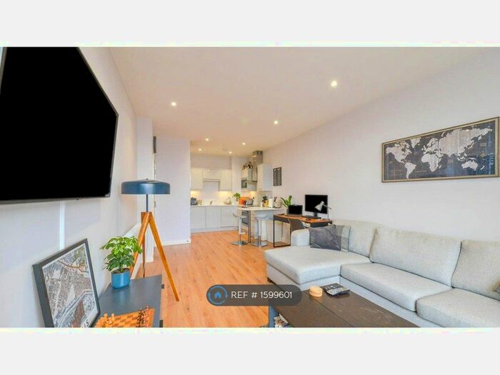 1 Bedroom Flat To Rent In Darkes Lane, Potters Bar, EN6