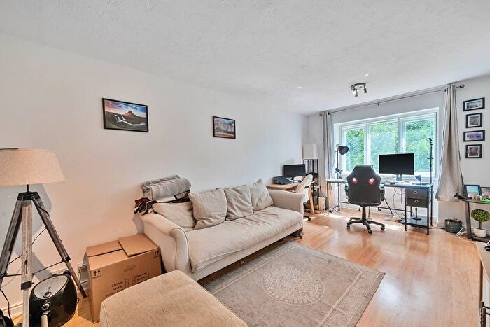 1 Bedroom Flat To Rent In Heathcote Road, St Margarets, Twickenham, TW1